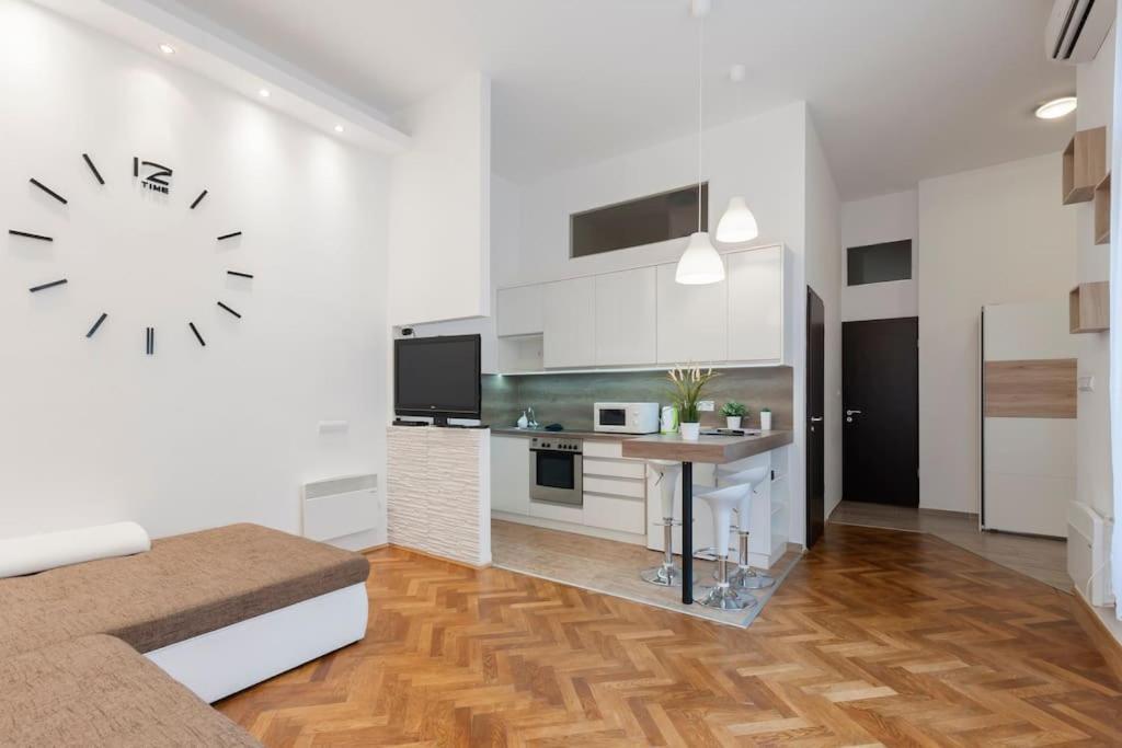 Szent Istvan Ter 4 Next To Basilica A 1 Bedroom Budapest Exterior photo